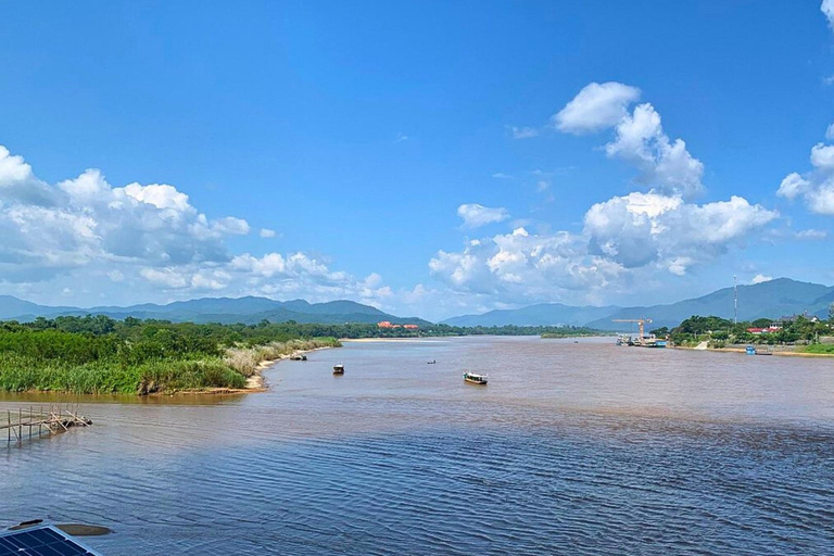 Chiang Rai 3 świątynie, Złoty Trójkąt i rejs łodzią przez cały dzień