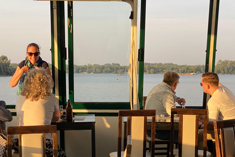 Belgrado: Cruzeiro ao pôr do sol em barco aberto com guia ao vivoBelgrado: Passeio de barco guiado pela cidade