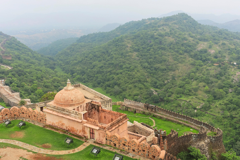 3 Tage Udaipur Stadtführung am See mit Kumbhalgarh FortDiese Option beinhaltet einen privaten AC-Transport und einen Reiseführer