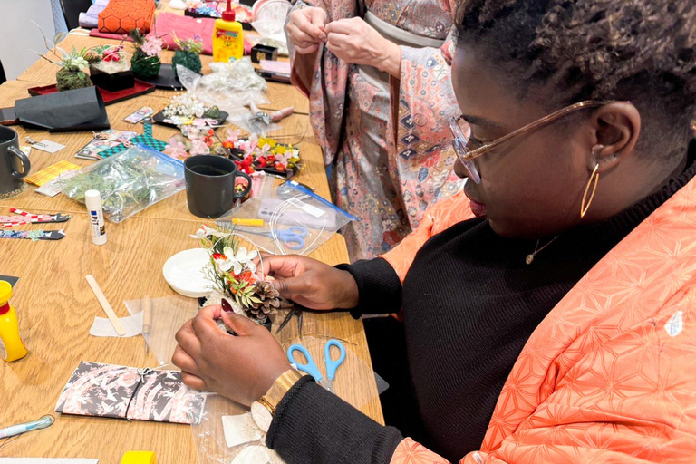 Kioto: warsztaty tworzenia japońskich akcesoriów do włosów i broszek