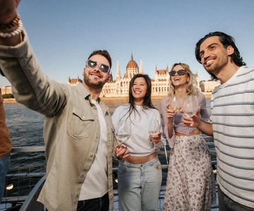 Budapest: Lotus Cruise with Unlimited Premium Drinks