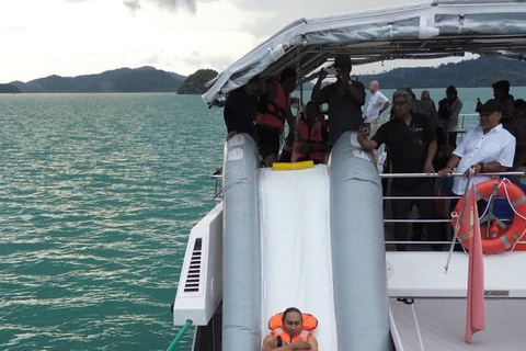 Langkawi: Premium Sunset Slide Cruise with Buffet & Drinks