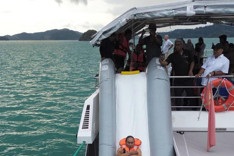 Langkawi: Premium Sunset Slide Cruise with Buffet & Drinks