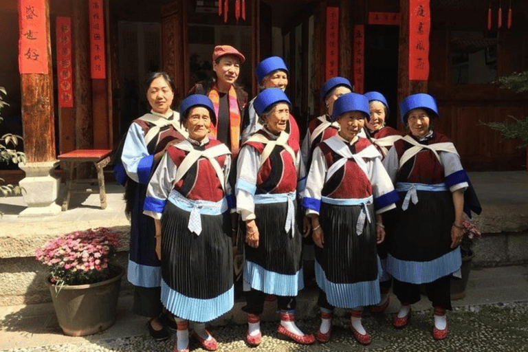 Excursión en bicicleta y visita al mercado del pueblo de Lijiang Baisha