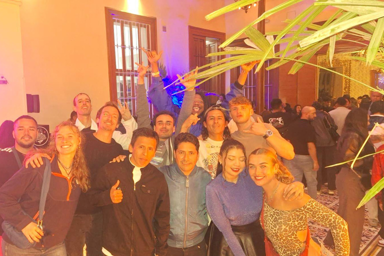 Lima: Pub Crawl with Free Shots and Club Entry