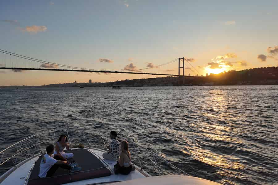 Istanbul: Kleingruppentour mit unbegrenzter Weinauswahl
