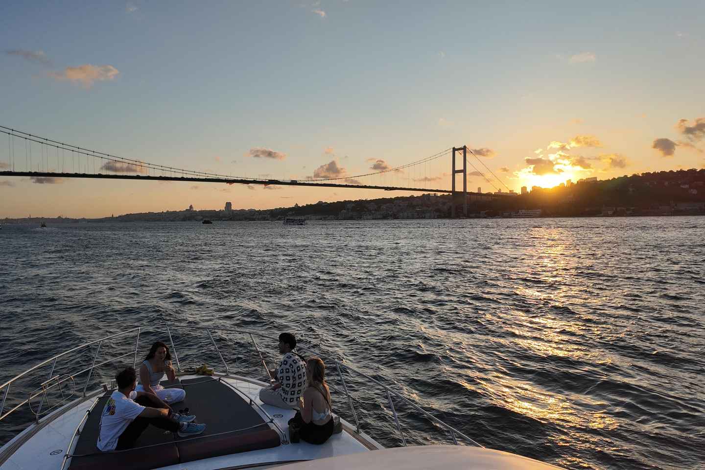 Istanbul: Small Group Yacht Tour with Unlimited Wine