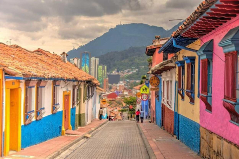 Bogota: Bilingual Guide and Translator Service 2 hours Private translator/guide