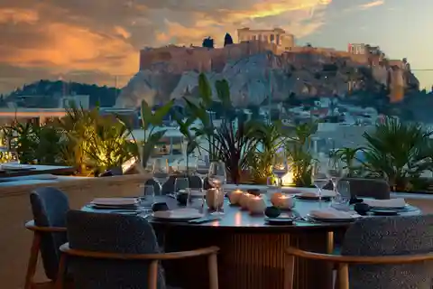 Atenas: Jantar no telhado do Restaurante Whispers