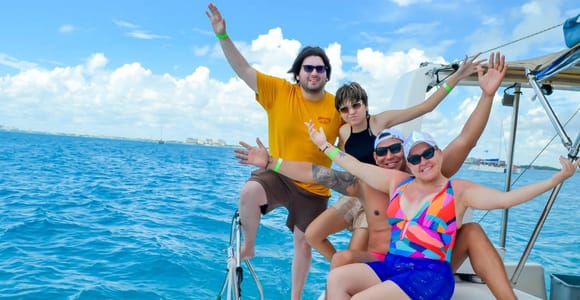 Cancun: Isla Mujeres Catamaran Tour with Open Bar of Drinks