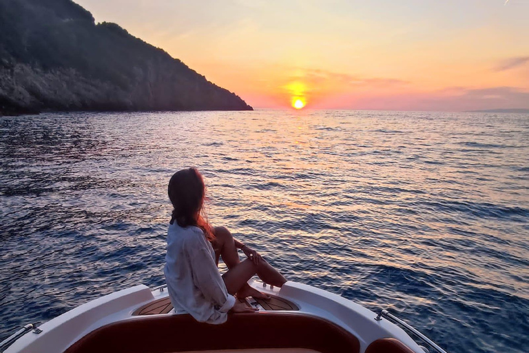 Croisière privée vers la plage des épaves et les grottes bleues