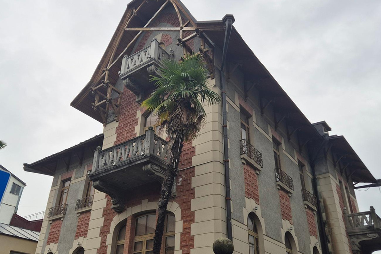 Batumi: Architectural Tour & tasting Adjarian Khachapuri