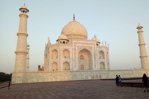 Från Delhi, Agra, Jaipur – Gyllene triangeln – 3 dagarPrivat tur med bil, chaufför, guide och 3-stjärniga hotell