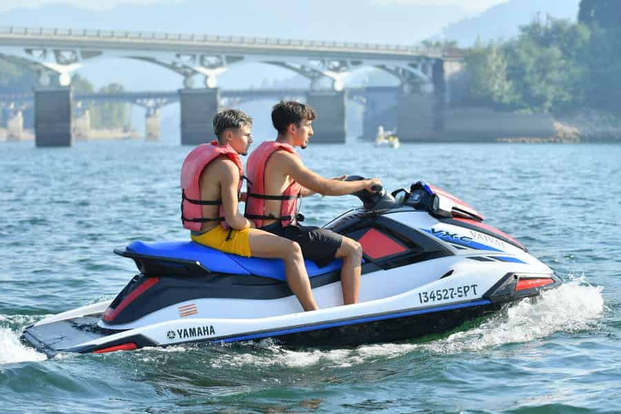 Jetski-Erlebnis in Porto. Foto: GetYourGuide Jetski-Erlebnis in Porto. Foto: GetYourGuide