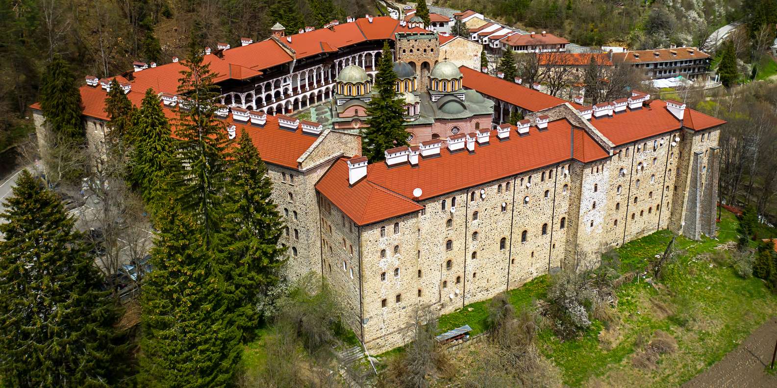 Monasterio de Rila, el lugar más sagrado de Bulgaria | GetYourGuide