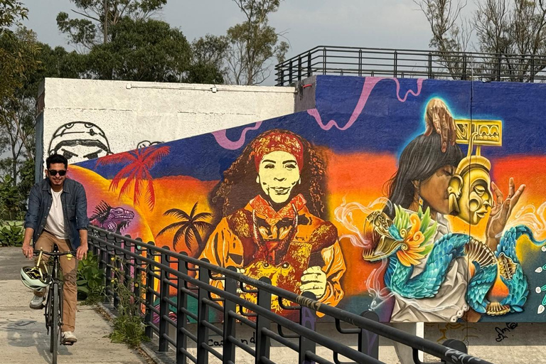 Mexico City: Cable Car, Forest & Centro Bike Tour