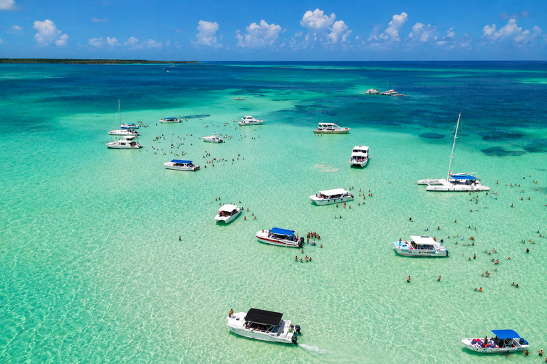 Punta Cana: Saona Island Full-Day Tour with Lunch VIP All Inclusive