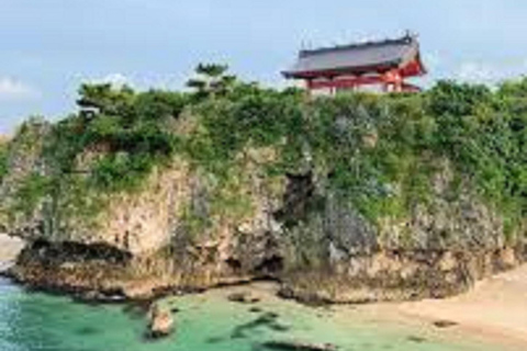 Naha: Guided Walking Tour with Street Food Tastings