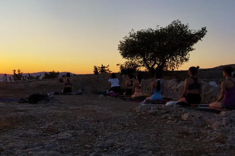 Mityczna joga i medytacja w Atenach o wschodzie i zachodzie słońcaAkropol w Atenach Mityczna joga i medytacja Wschód i zachód słońca