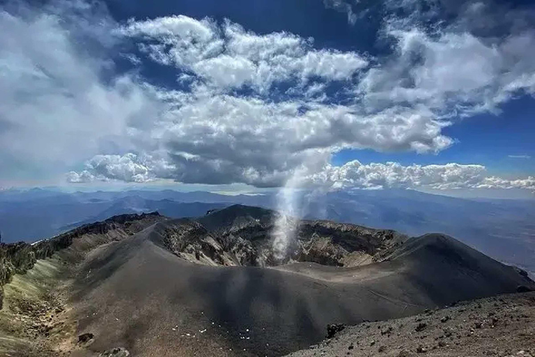 Desde Arequipa: Ascenso al impresionante Volcán Misti en 2D