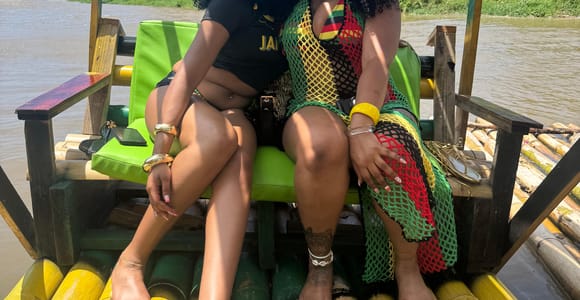 Montego Bay: Bamboo Rafting with Limestone Foot Massage
