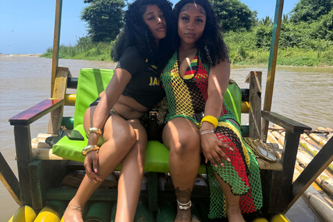 Montego Bay: Bamboo Rafting with Limestone Foot Massage