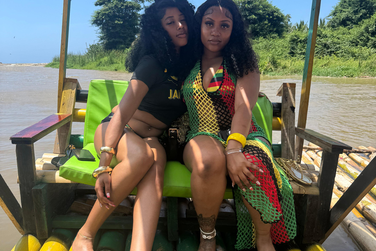 Montego Bay: Bamboo Rafting with Limestone Foot Massage