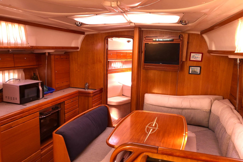 Alicante: Sailboat ride in Alicante Bay Private sailing trip in Alicante Bay