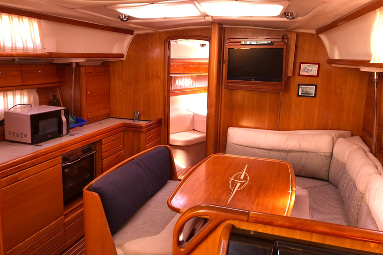 Alicante: Sailboat ride in Alicante Bay Private sailing trip in Alicante Bay