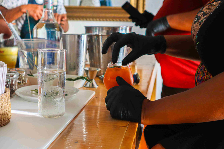 Cartagena: traditionele Colombiaanse mixologielesCartagena: Traditionele Colombiaanse mixologieles