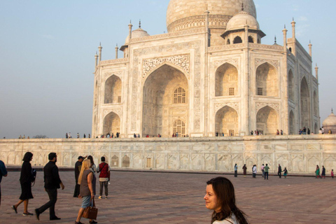 Da Delhi: tour privato all'alba del Taj Mahal e del Forte di AgraDa Agra: solo auto privata, autista e guida