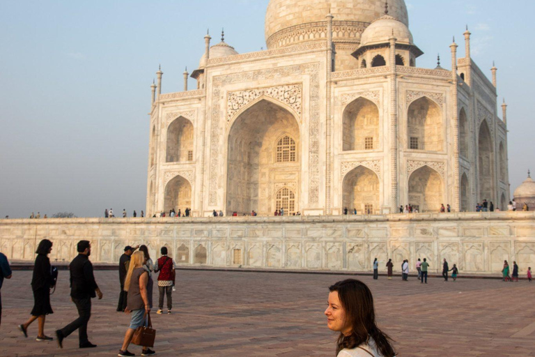 Da Delhi: tour privato all'alba del Taj Mahal e del Forte di AgraDa Agra: solo auto privata, autista e guida