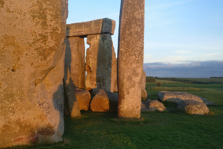 Półdniowa wycieczka do Stonehenge z Bath dla 2-8 poszukiwaczy przygód