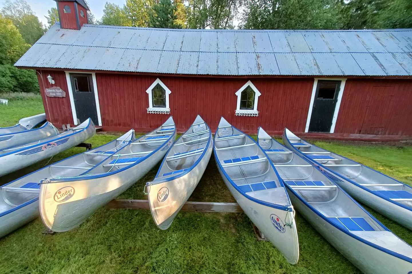 Johannisholm: Guided Canoe Tour on Lake Venjanssjön