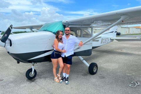 Miami: sceniczny lot nadmorskim prywatnym samolotem z napojamiMiami: sceniczny lot prywatnym samolotem przybrzeżnym