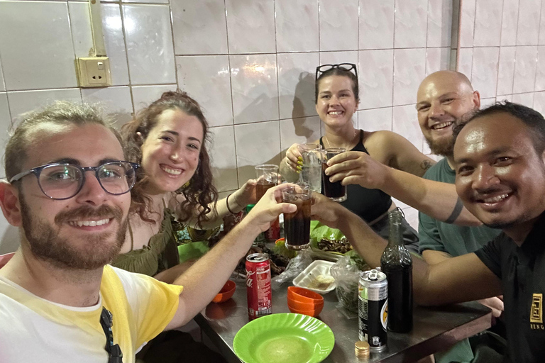 Phnom Penh: Hidden Gems Walking Tour with Local Guide