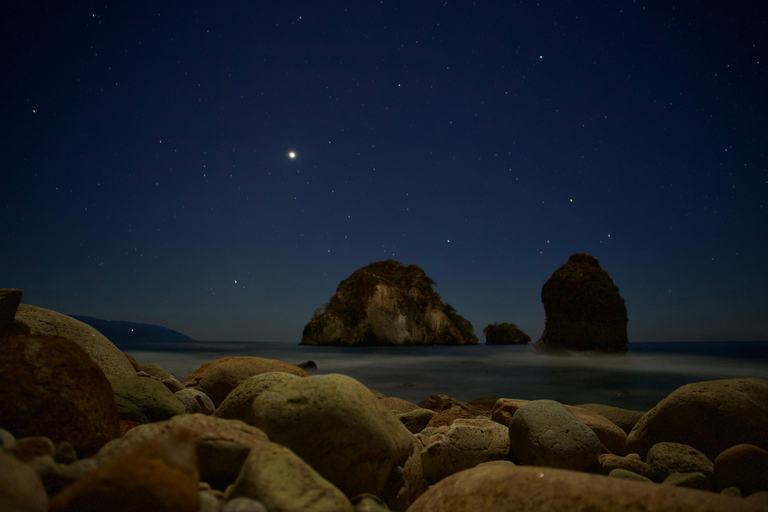Excursion en bateau au coucher du soleil et à la découverte des bioluminescences aux îles Los Arcos