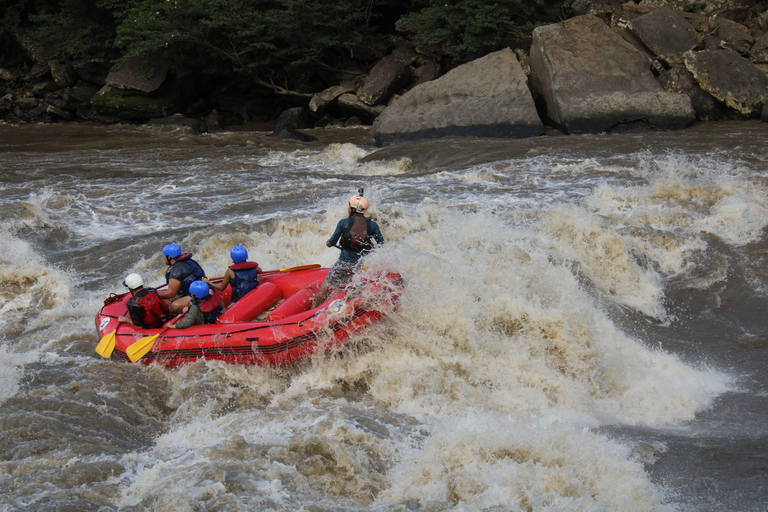 Rafting Rio Suarez, Santander: Daag de extreme stromingen uit in een Canyon