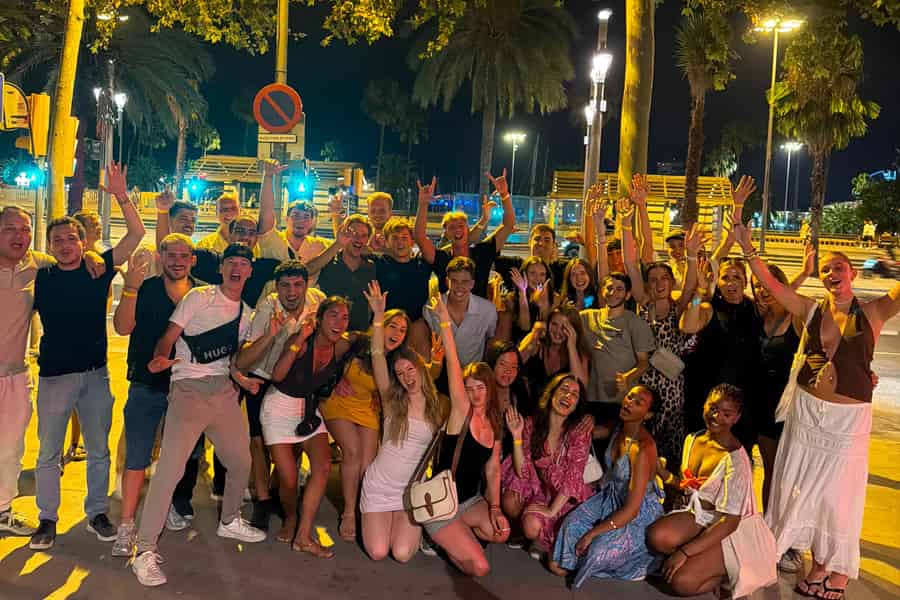 Barcelonas Party-Tour Nr. 1 bei Nacht: Bars & VIP-Club-Pass. Foto: GetYourGuide Barcelonas Party-Tour Nr. 1 bei Nacht: Bars & VIP-Club-Pass. Foto: GetYourGuide