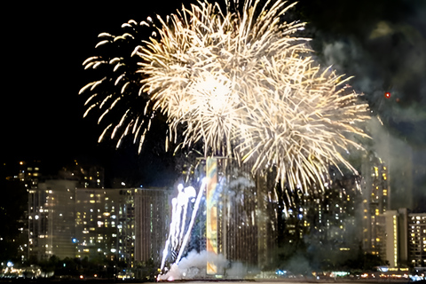 Waikiki: Friday Night Fireworks Catamaran Sail