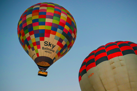 Teotihuacan: Voo de balão de ar quente Balões do céuTeotihuacan: Voo de balão de ar quente pela Sky Balloons