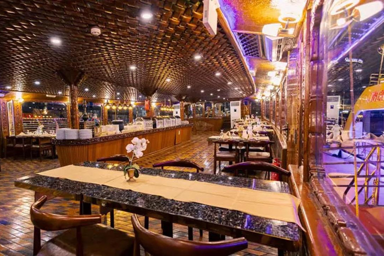 迪拜：码头游船晚餐巡游，附现场娱乐表演马里纳游轮 + 晚餐 + 现场表演（共享接送）