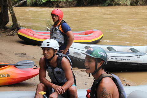 Chiang Mai Raften in de Mae Taeng rivier met Thais buffetChiang Mai Raften in de Mae Taeng-rivier met Thais buffet