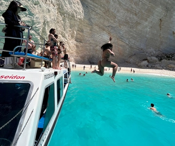 Zakynthos: Glass-Bottom Boat to Navagio, Caves & White Beach