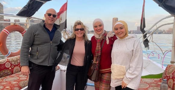 Cairo: Guided Food Tour with local family & a Felucca Ride
