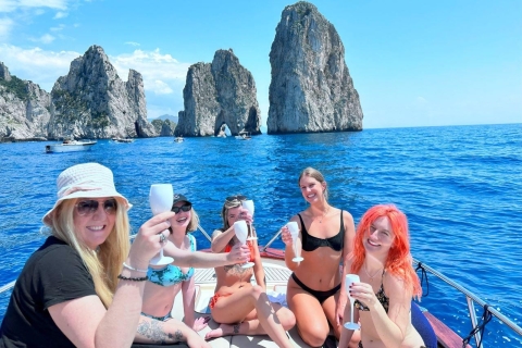 Amalfi: privésnorkelcruise op Capri en kust met brunchvanuit Amalfi: boottocht Capri en Amalfikust met Gozzo