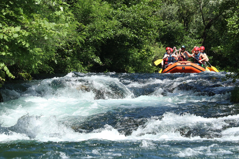 Da Spalato: Rafting, esplorazione di grotte, salto dalle scogliere con picnic