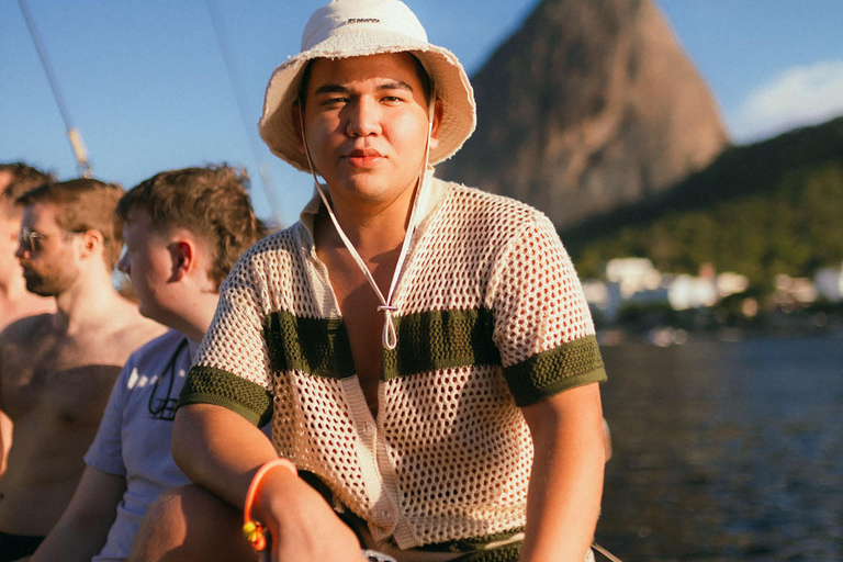 Rio de Janeiro: Sunset Boat Party with DJ and Drinks