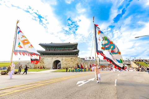 Seúl: excursión de un día al 62.º Festival Cultural de Suwon Hwaseong27 de septiembre | Excursión a la aldea tradicional y a Hwaseong, desde Myeongdong