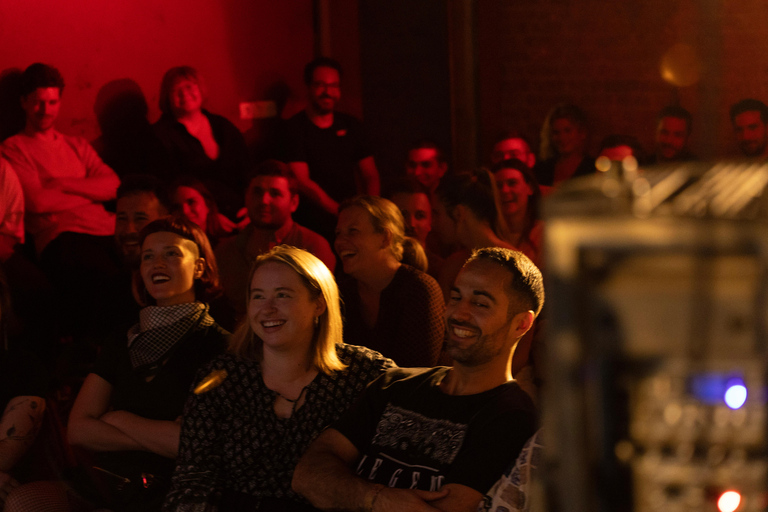 Berlin: Dark Humor Comedy Show på engelska på Kara Kas Bar: Berlin: Mörk Humor Comedy Show på engelska på Kara Kas Bar